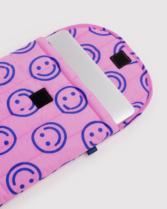 BAGGU Puffy Laptop Sleeve 16" Pop Pink Happy closure flap detail - PABOOM