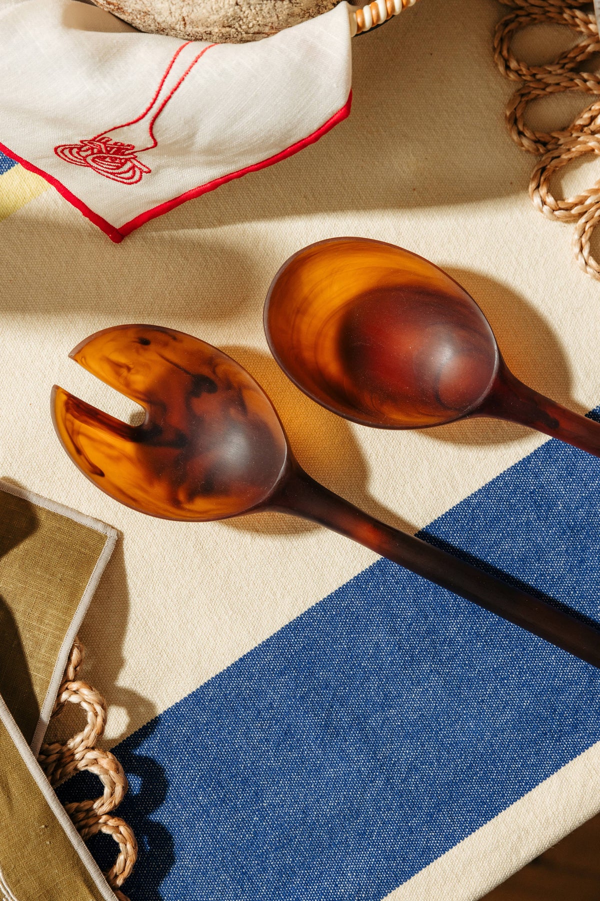 MÆGEN amber salad servers with cylinder gift packaging