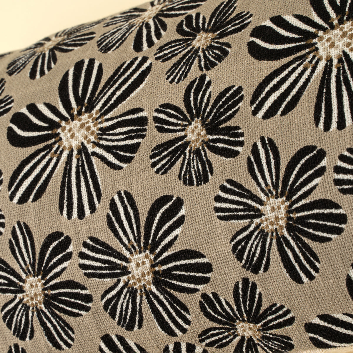 Daisy Play Long Polyfilled Lumbar - Black
