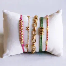Minimalist gold link bracelet clasp detail - PABOOM