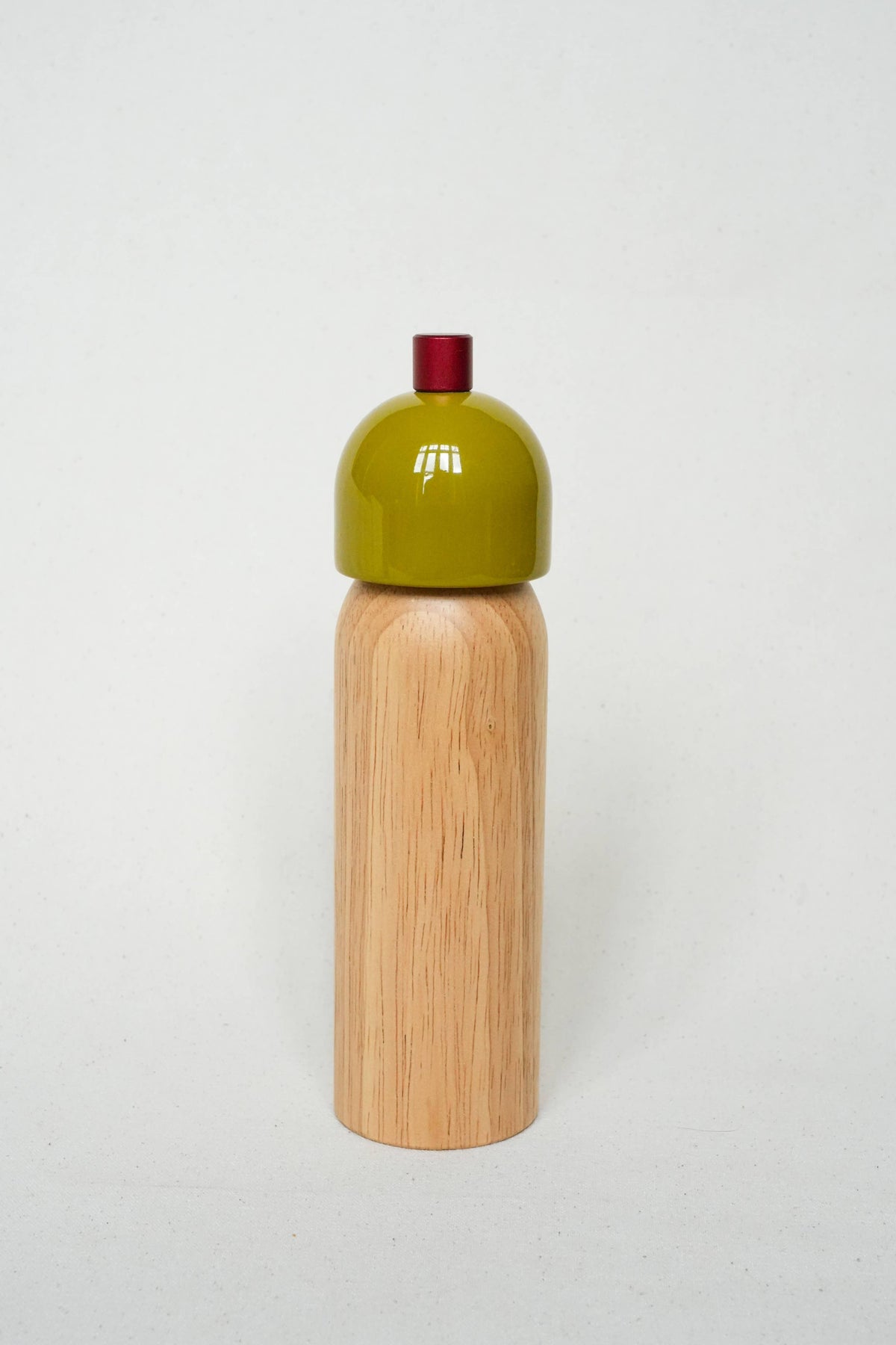 Salt & Pepper Grinders - Olive & Red / Medium