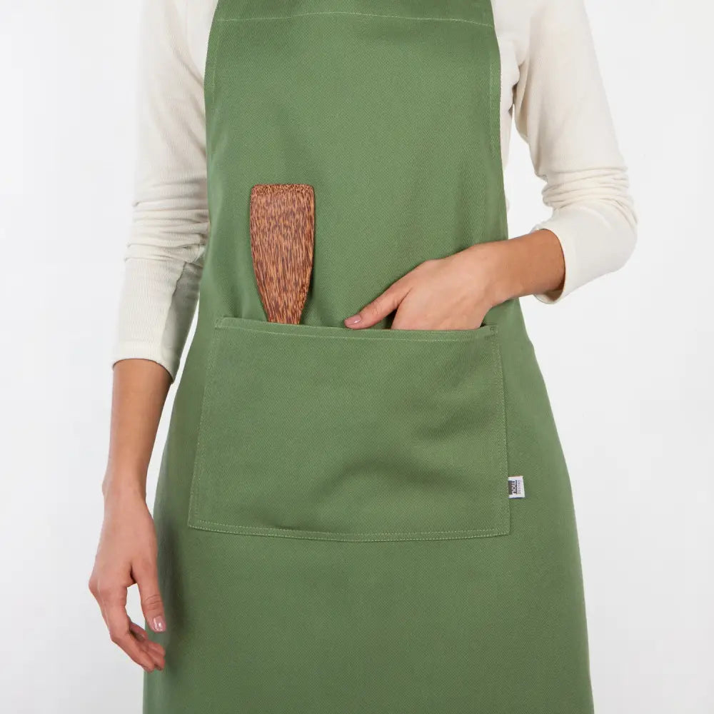 Danica - green apron pocket