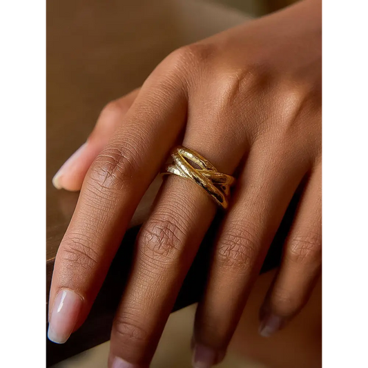 Flânerie by MAIQ - Corlisse 18K Gold Non-Tarnish Textured Crossover Ring 8 / Yellow