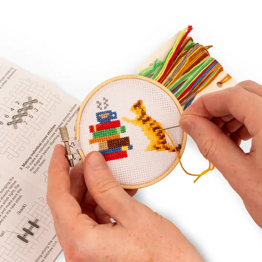 Mini Embroidery Kit Cat and Books - PABOOM