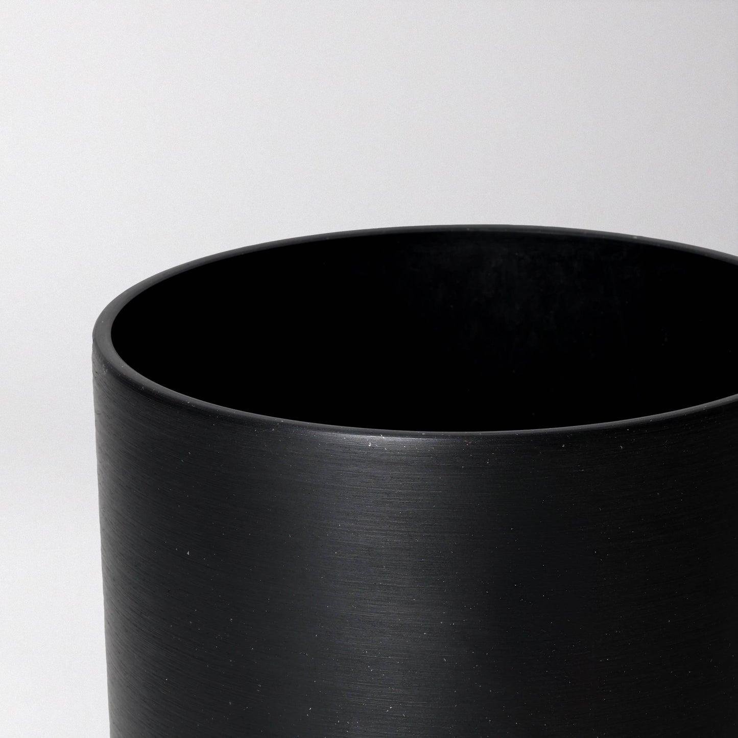 Kanso Designs Planter + Saucer 9” - Black