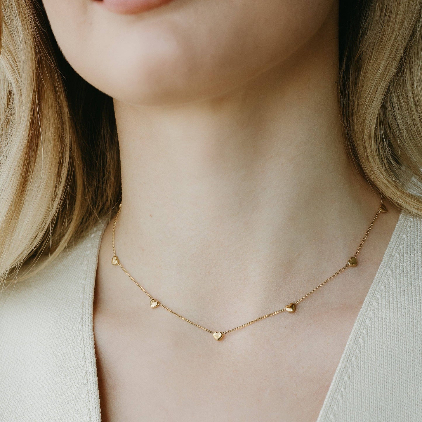 Golden Heartline necklace heart charm close-up - PABOOM