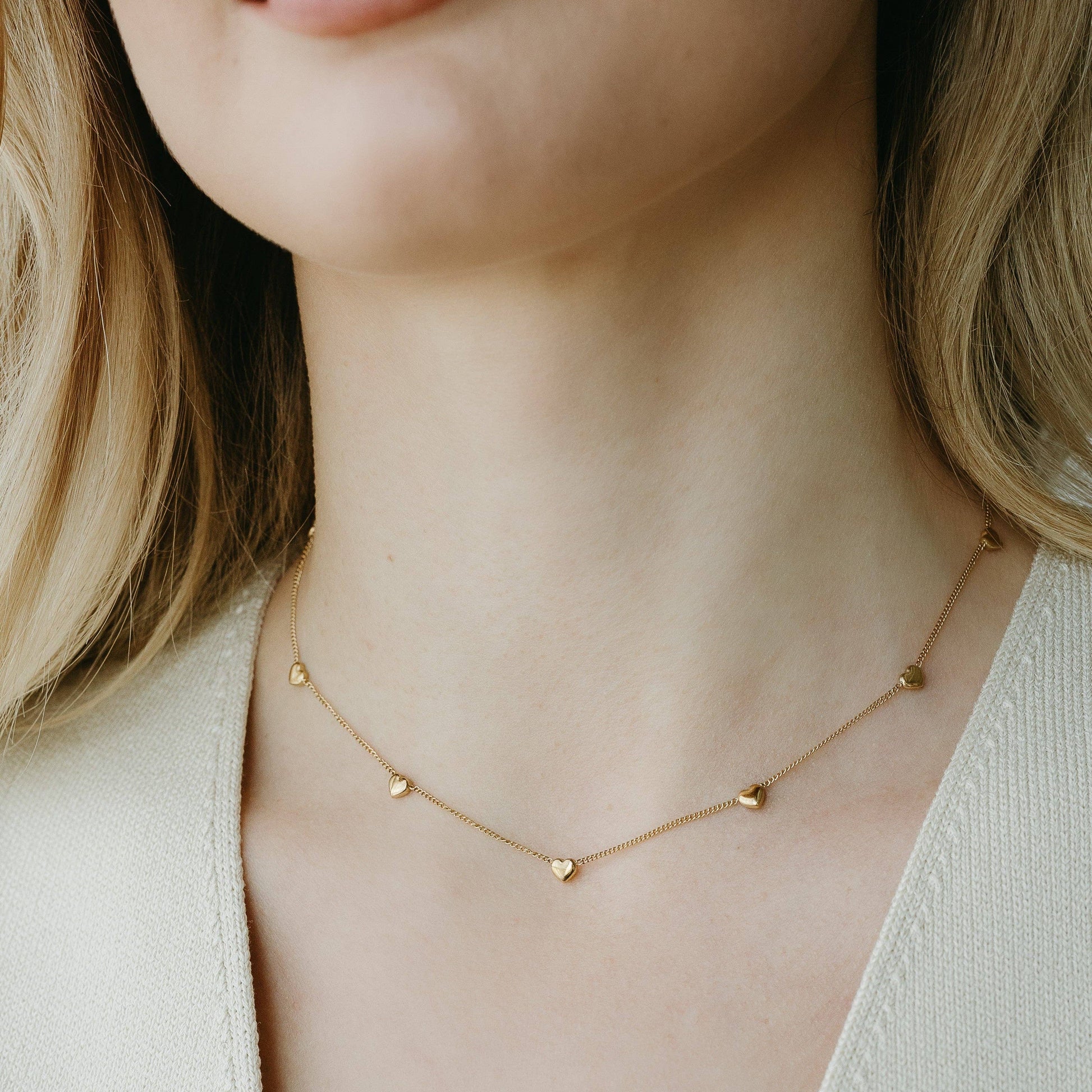 Golden Heartline necklace heart charm close-up - PABOOM