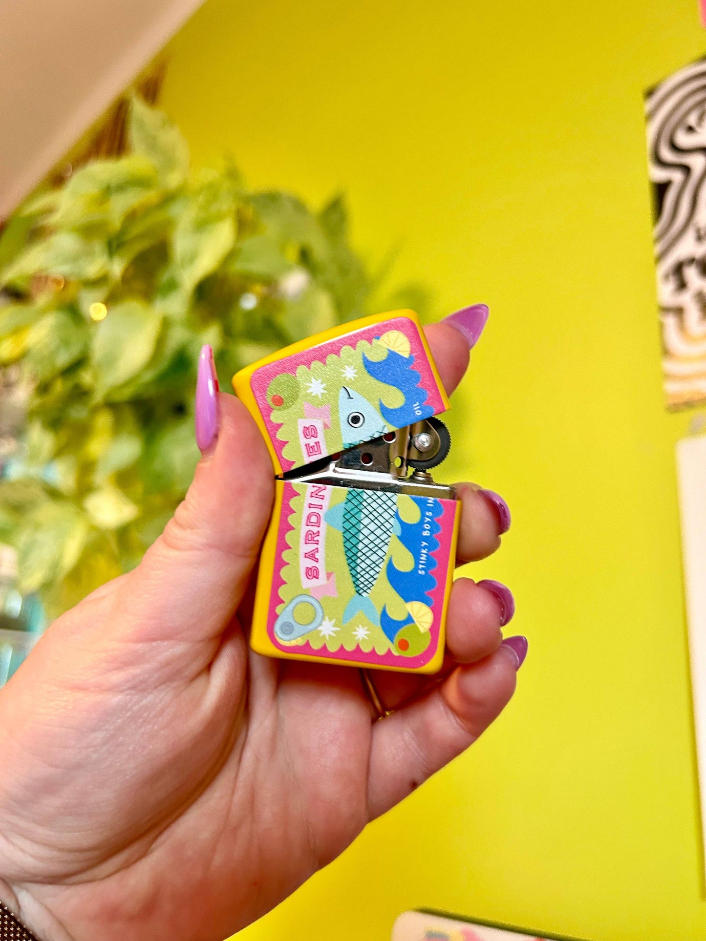 Sardine lighter packaging detail