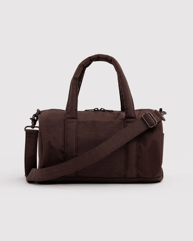 BAGGU Nylon Duffle Bag in Coffee with padded top handles and crossbody strap - PABOOM