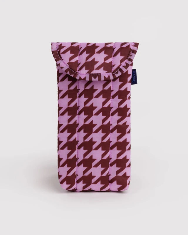 BAGGU Puffy Glasses Sleeve in pink and maroon houndstooth print with magnetic flap closure
