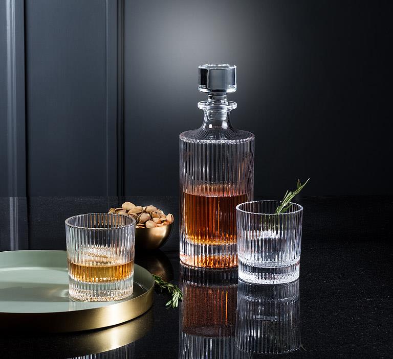 Clear glass vertical optic tumbler, additional angle
