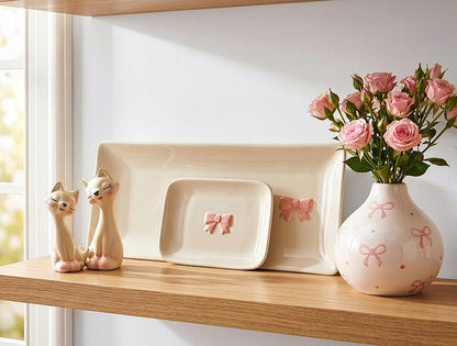 Pearl white ceramic retro cat salt and pepper shakers, additional angle