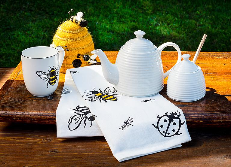 Beehive Honey Pot With Dauber