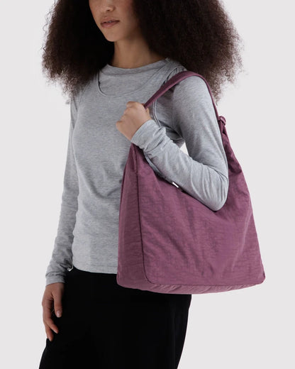BAGGU Nylon Shoulder Bag Wild Plum interior pocket detail - PABOOM
