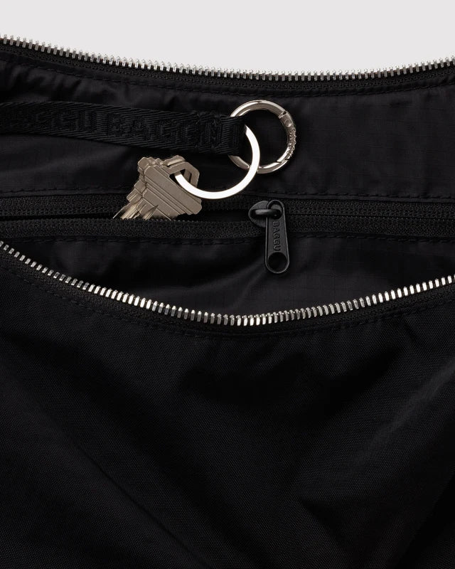 BAGGU Medium Nylon Crescent Bag Studs strap and hardware detail - PABOOM