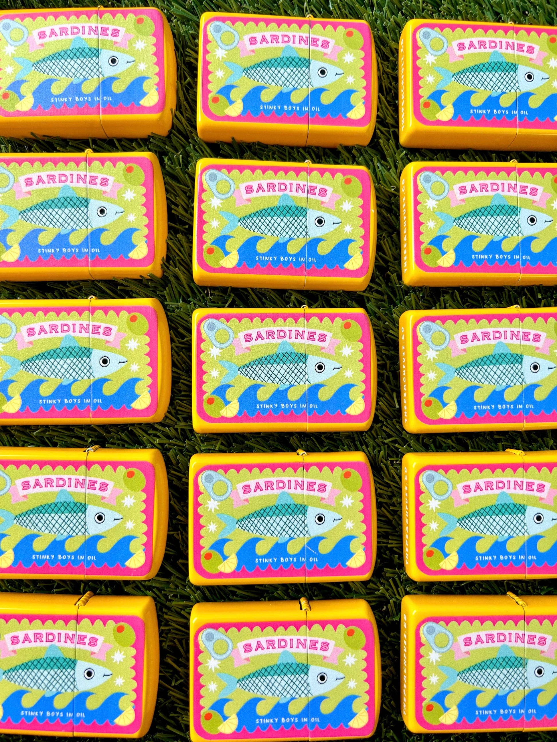 Close-up of the Sardine lighter's tin illustration