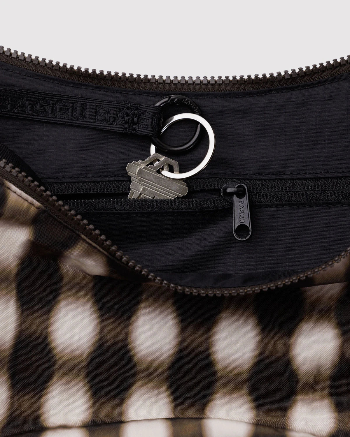 BAGGU Medium Nylon Crescent Bag