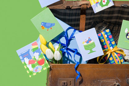 Close-up of the illustrated pigeon design on the mini bird greeting card.