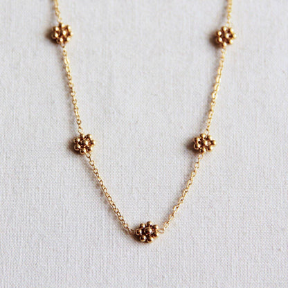 Fine Daisy Flower Necklace Gold