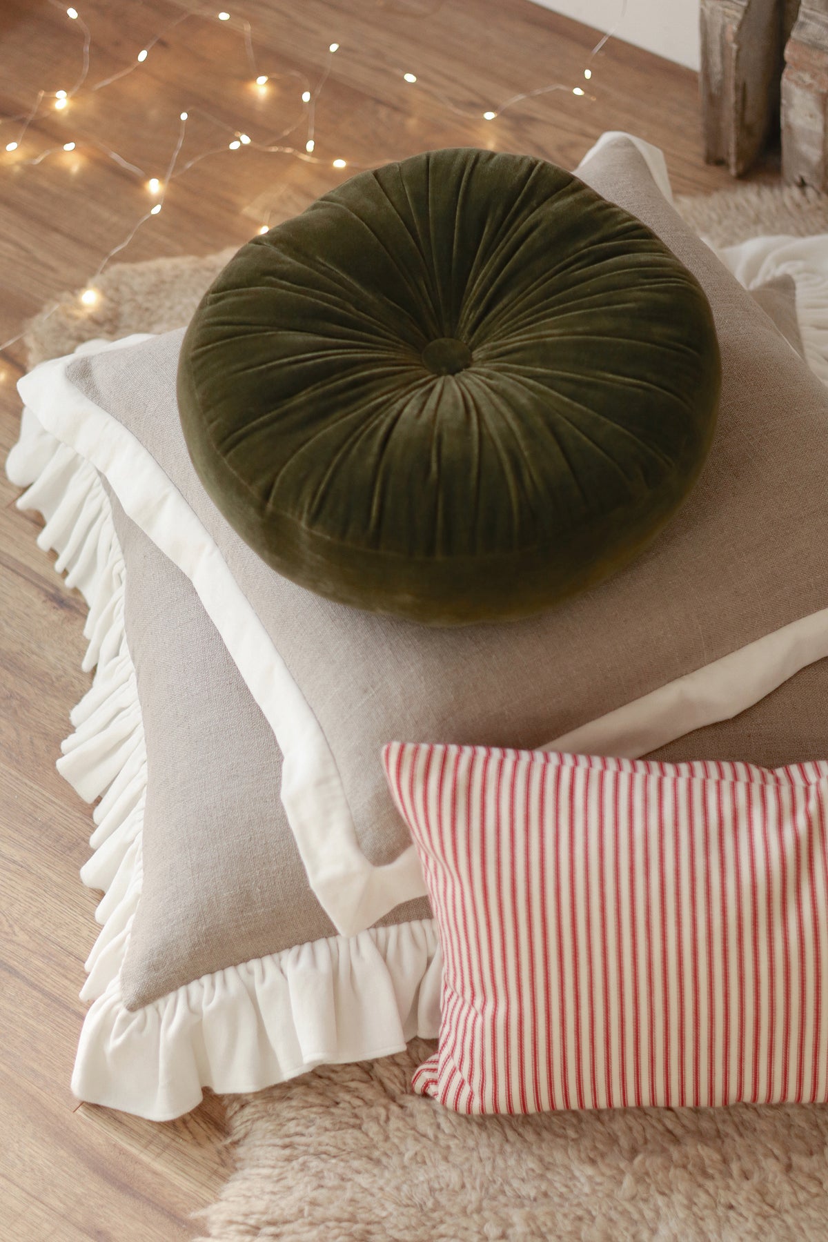 Velvet Tuft Round Cushion - Moss