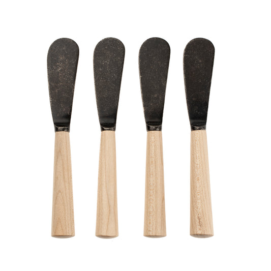Set of four spreaders with tumbled black blades and natural maple wood handles