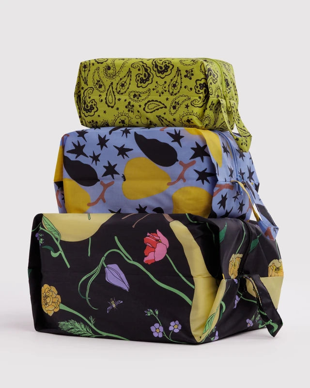 BAGGU 3D Zip Set in Winter Orchard print, three stacked expandable pouches - PABOOM