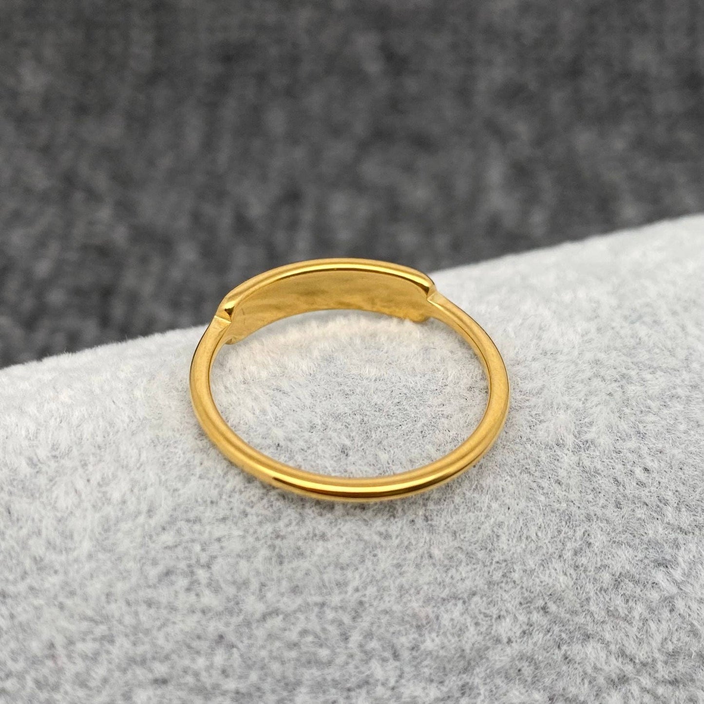 Curved Shell Fine Ring