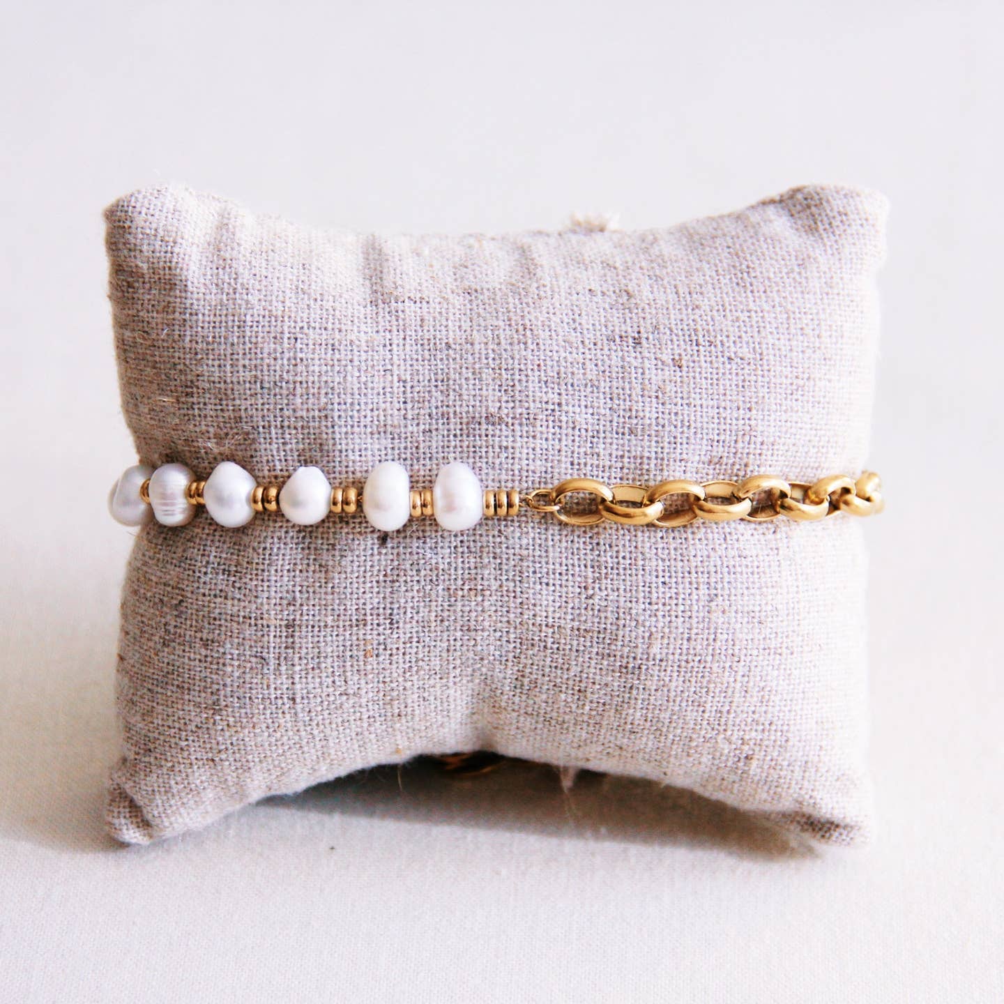 Coarse Link Bracelet with Pearls