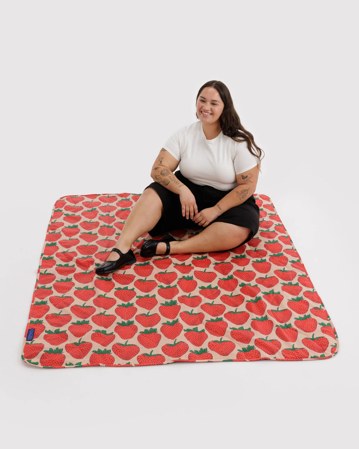 BAGGU Puffy Picnic Blanket - Strawberry
