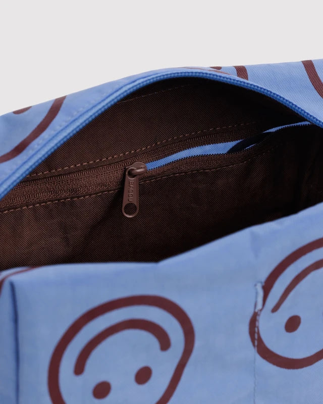 BAGGU Dopp Kit Misty Blue Happy zipper pull close-up - PABOOM