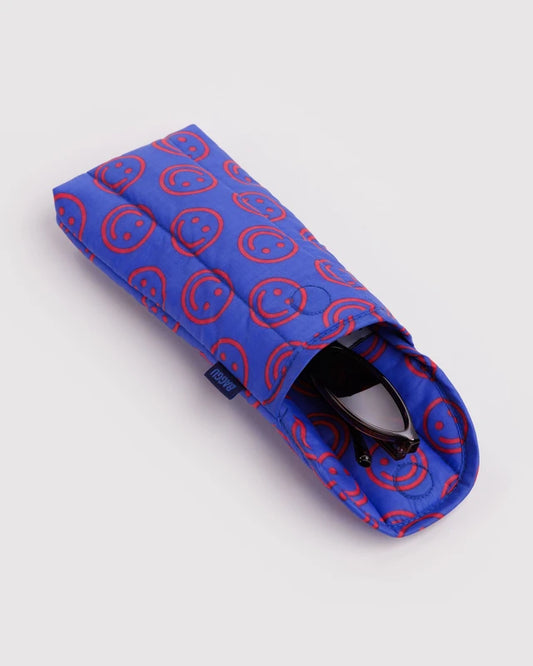 BAGGU Puffy Glasses Sleeve Mini Cobalt Happy closure flap detail - PABOOM