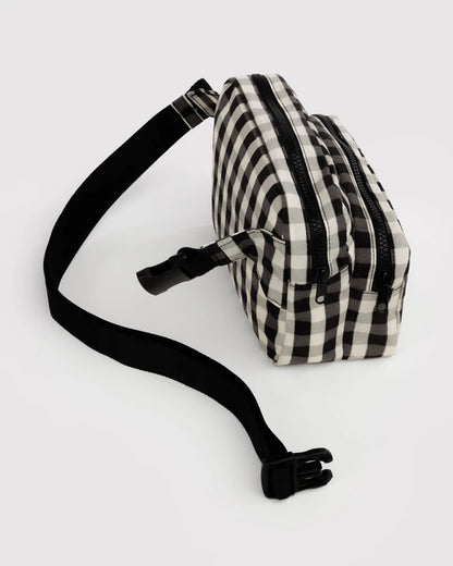 BAGGU Fanny Pack Black and Cream Gingham strap and hardware detail - PABOOM