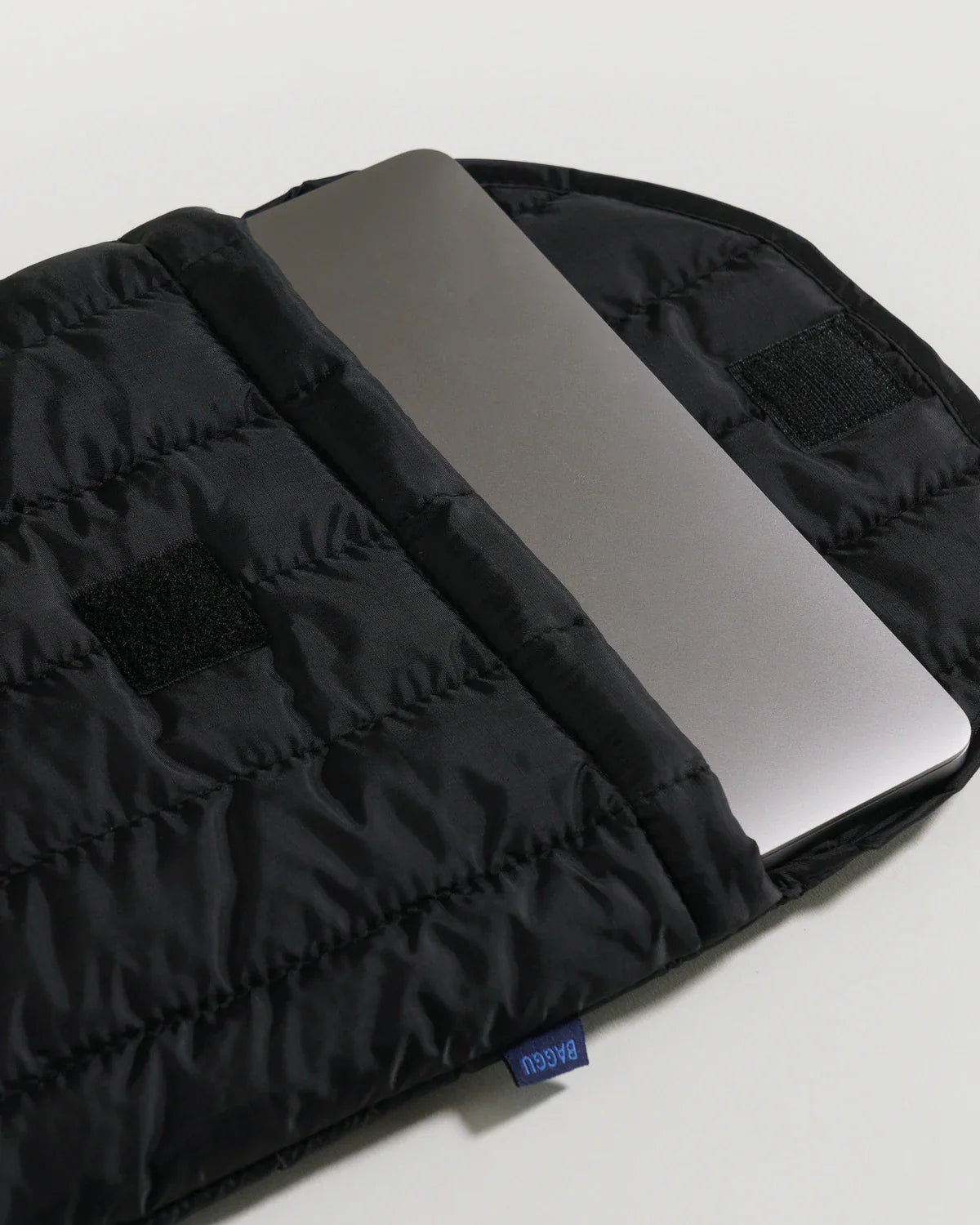 BAGGU Puffy Laptop Sleeve 16" - Black