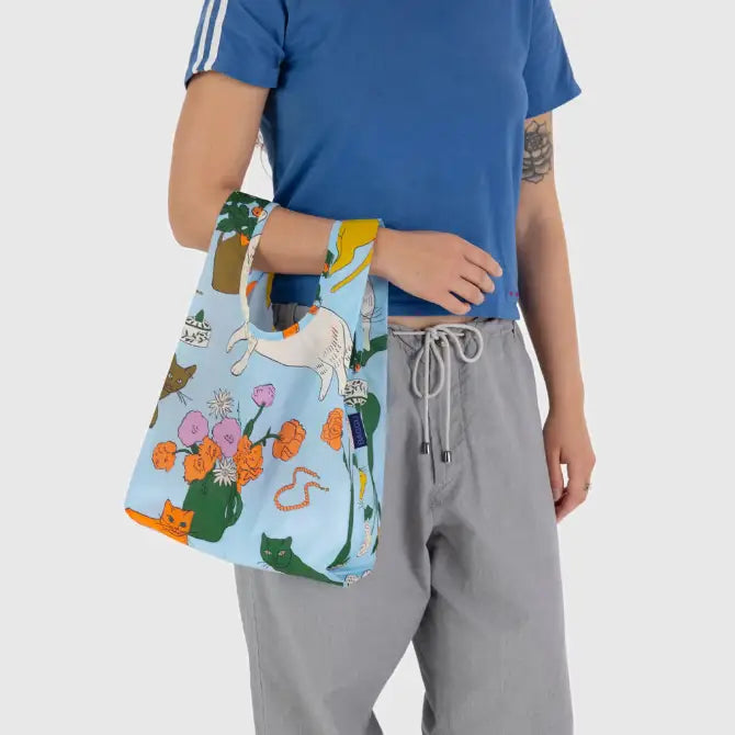 Baby Baggu bag featuring cats and flowers being held on the arm - PABOOM
