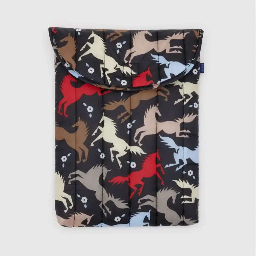 BAGGU - Puffy Laptop Sleeve 16’’ Horse Cut Outs