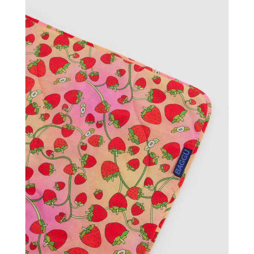 BAGGU Puffy Picnic Blanket - Strawberry Blossom
