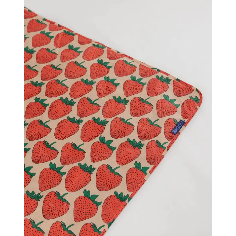 Close up of quilted ripstop puffy picnic blanket made from recycled nylon - PABOOM