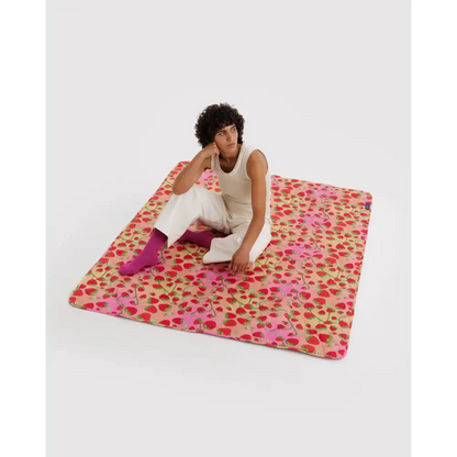 BAGGU Puffy Picnic Blanket - Strawberry Blossom