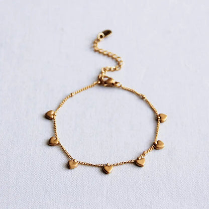 Bazou - Charm bracelet with mini hearts – gold