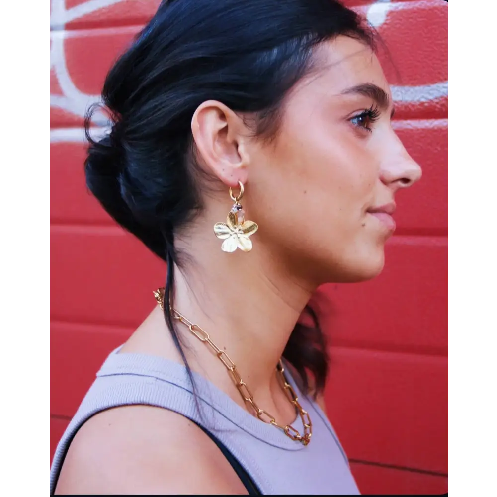 Bazou - Earring with a cluster of gemstones and flower - nude