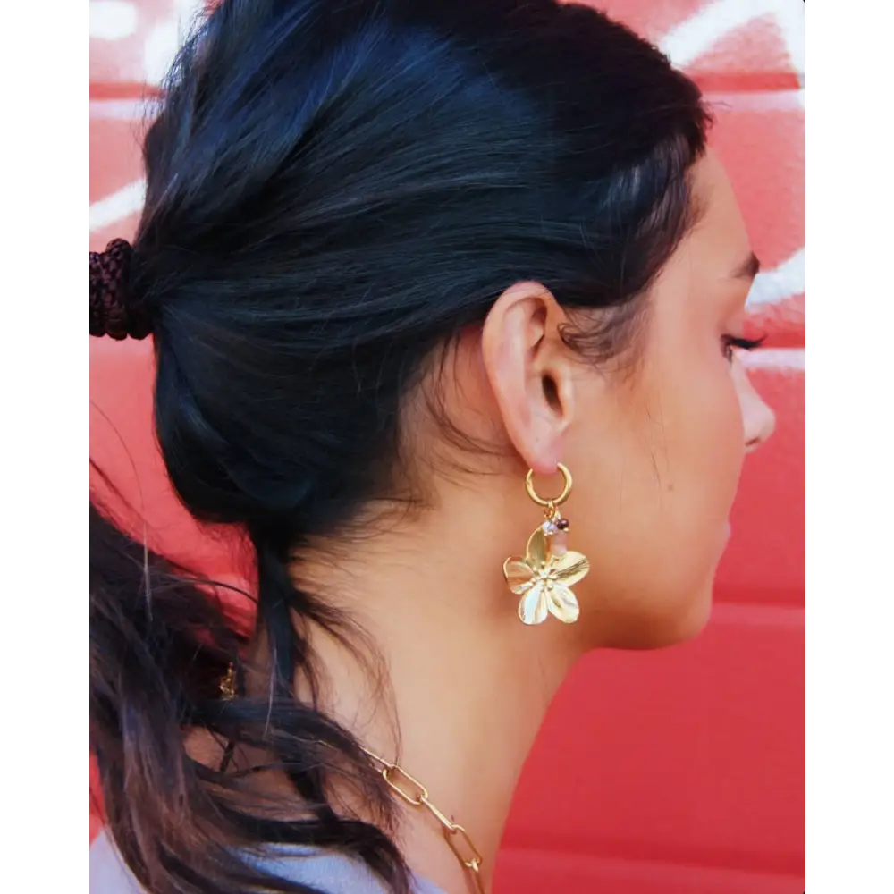 Bazou - Earring with a cluster of gemstones and flower - nude