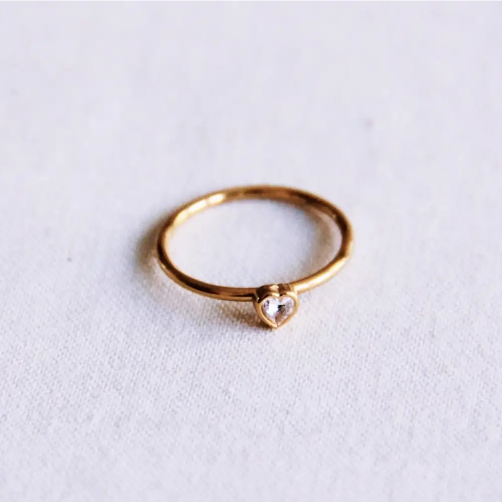 Bazou - Minimalistic ring with crystal heart - white