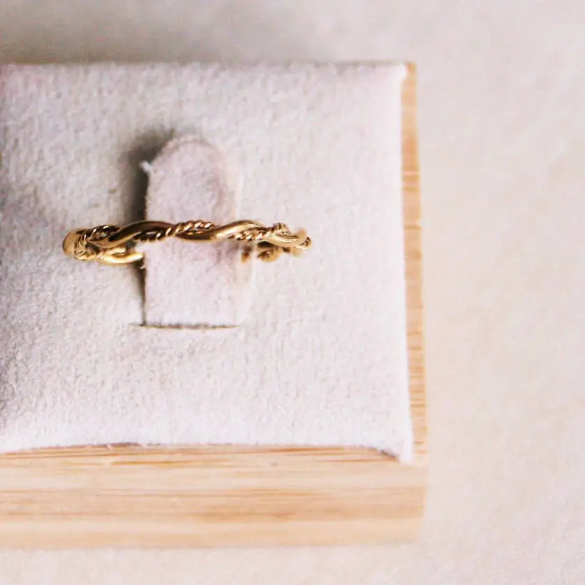 Bazou - Stainless steel minimalist braided ring - gold