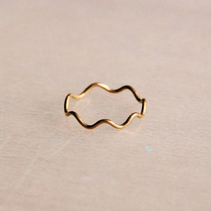 Bazou - Stainless steel minimalist wave ring - gold