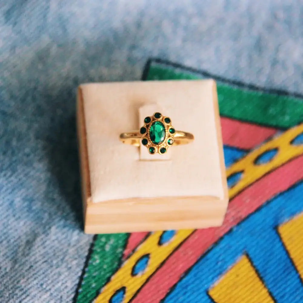 Vintage Gold Ring with Green Stone - PABOOM