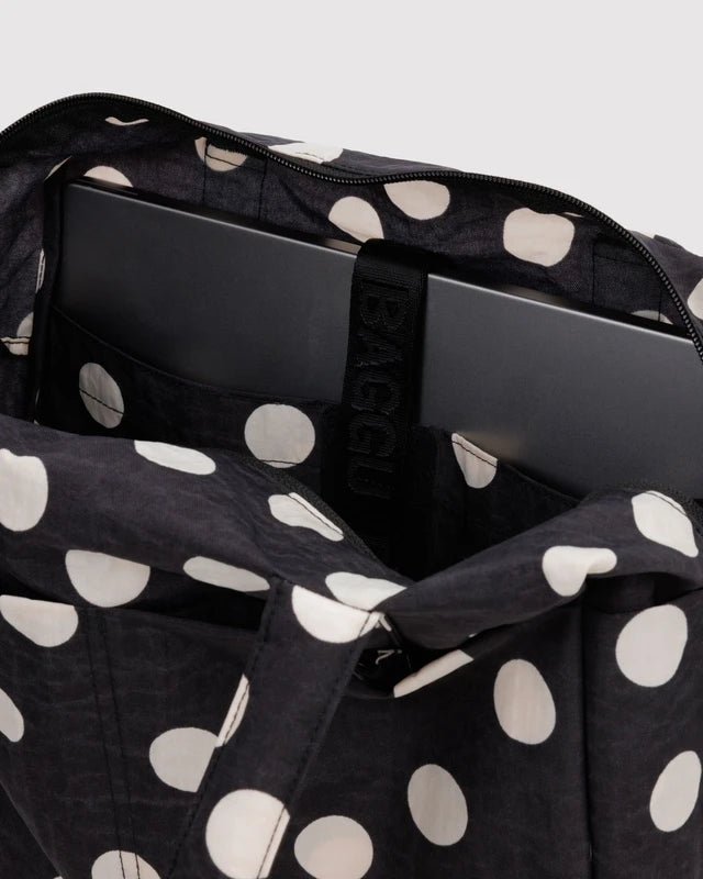 BAGGU Everyday Cloud Bag Black and Cream Polka Dot strap and hardware detail - PABOOM