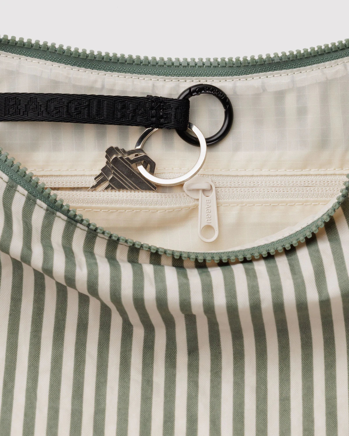 BAGGU Medium Nylon Crescent Bag