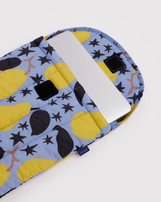 BAGGU Puffy Laptop Sleeve 13"/14" Golden Pears closure flap detail - PABOOM