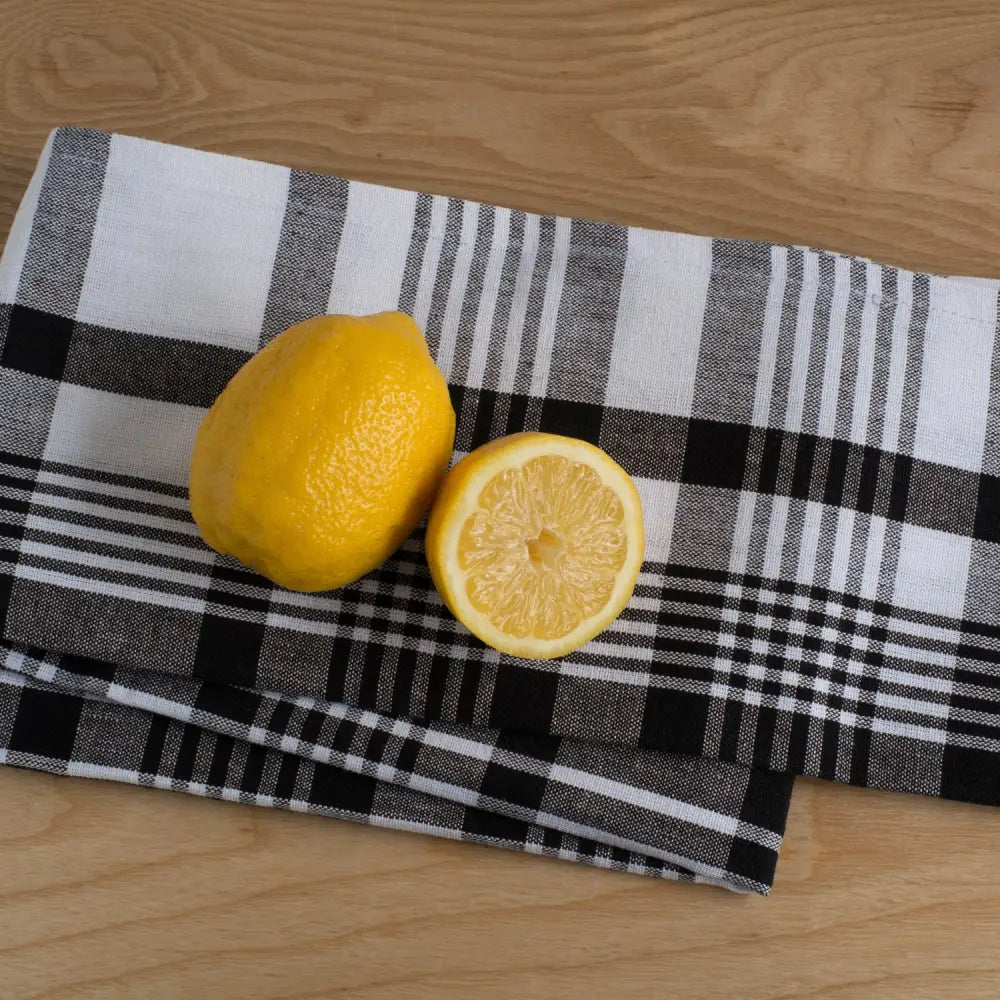 Danica - two lemons checkered cloth