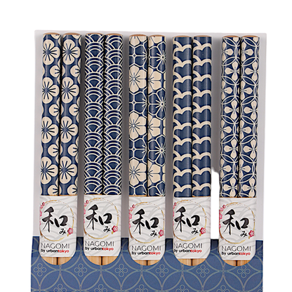 Five pairs of indigo and cream bamboo chopsticks with traditional Japanese patterns - PABOOM